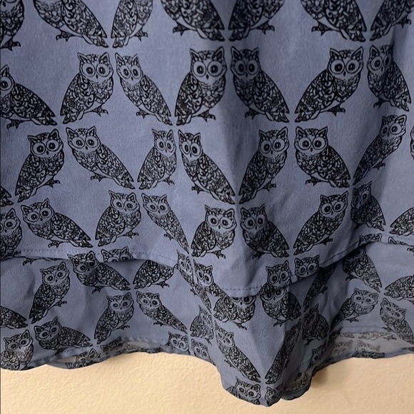 Reitmans Blue Notched Collar Blouse with Buttoned Sleeves - Picture 5 of 10